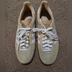 NWOT Adidas Gazelle Sneakers